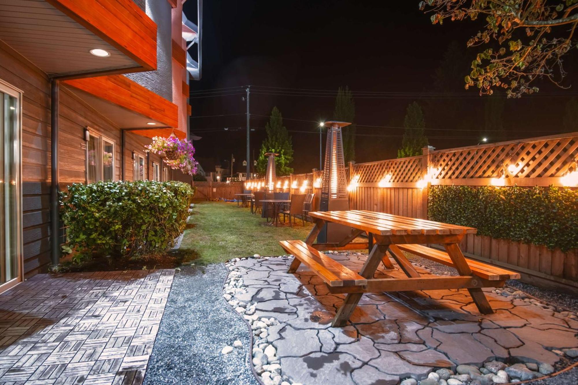 Coast Parksville Hotel Bagian luar foto