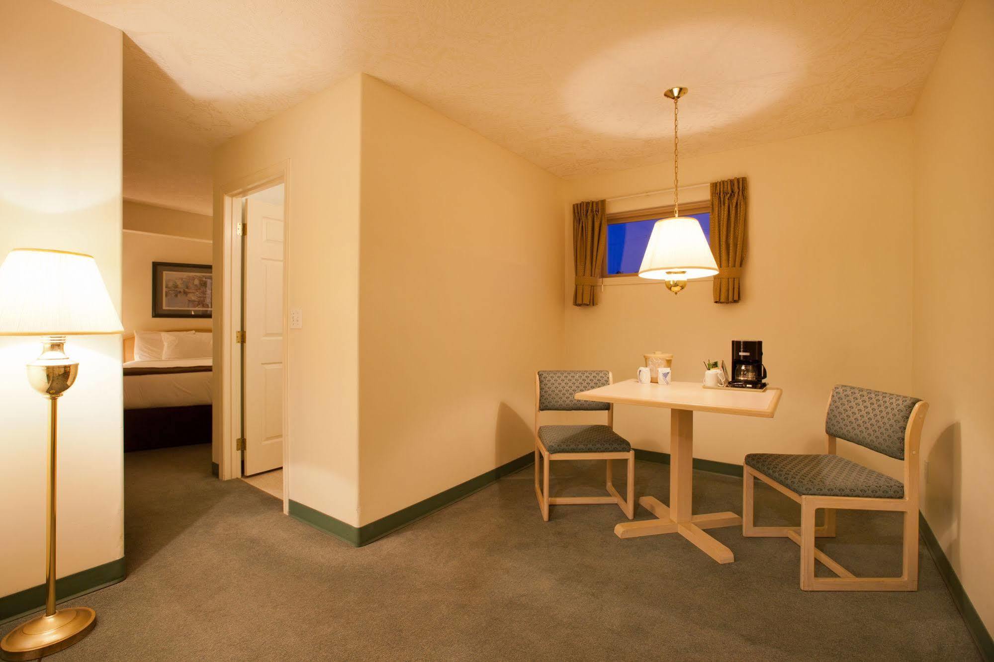 Coast Parksville Hotel Bagian luar foto